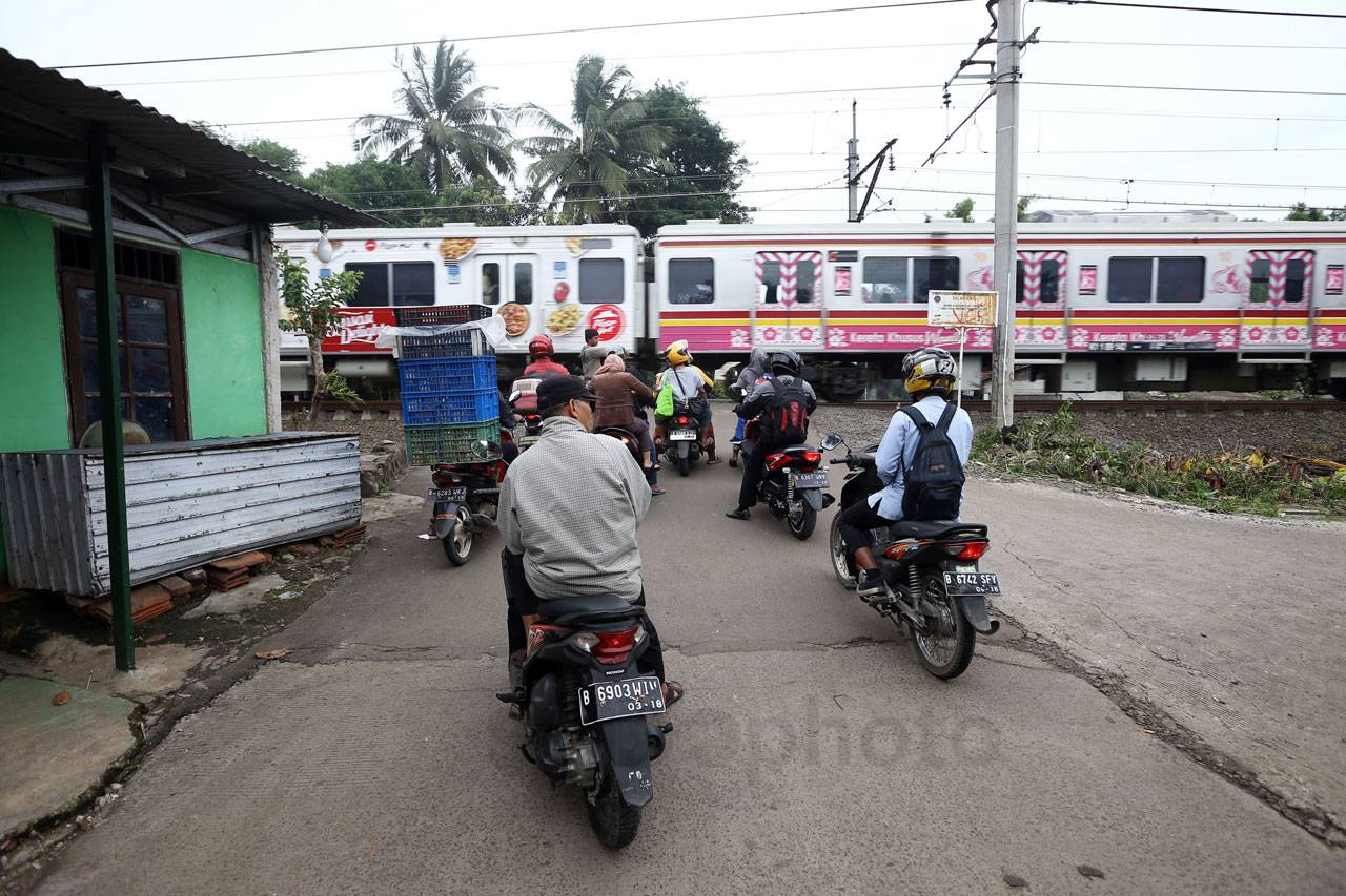 Pengatur Lalu Lintas...