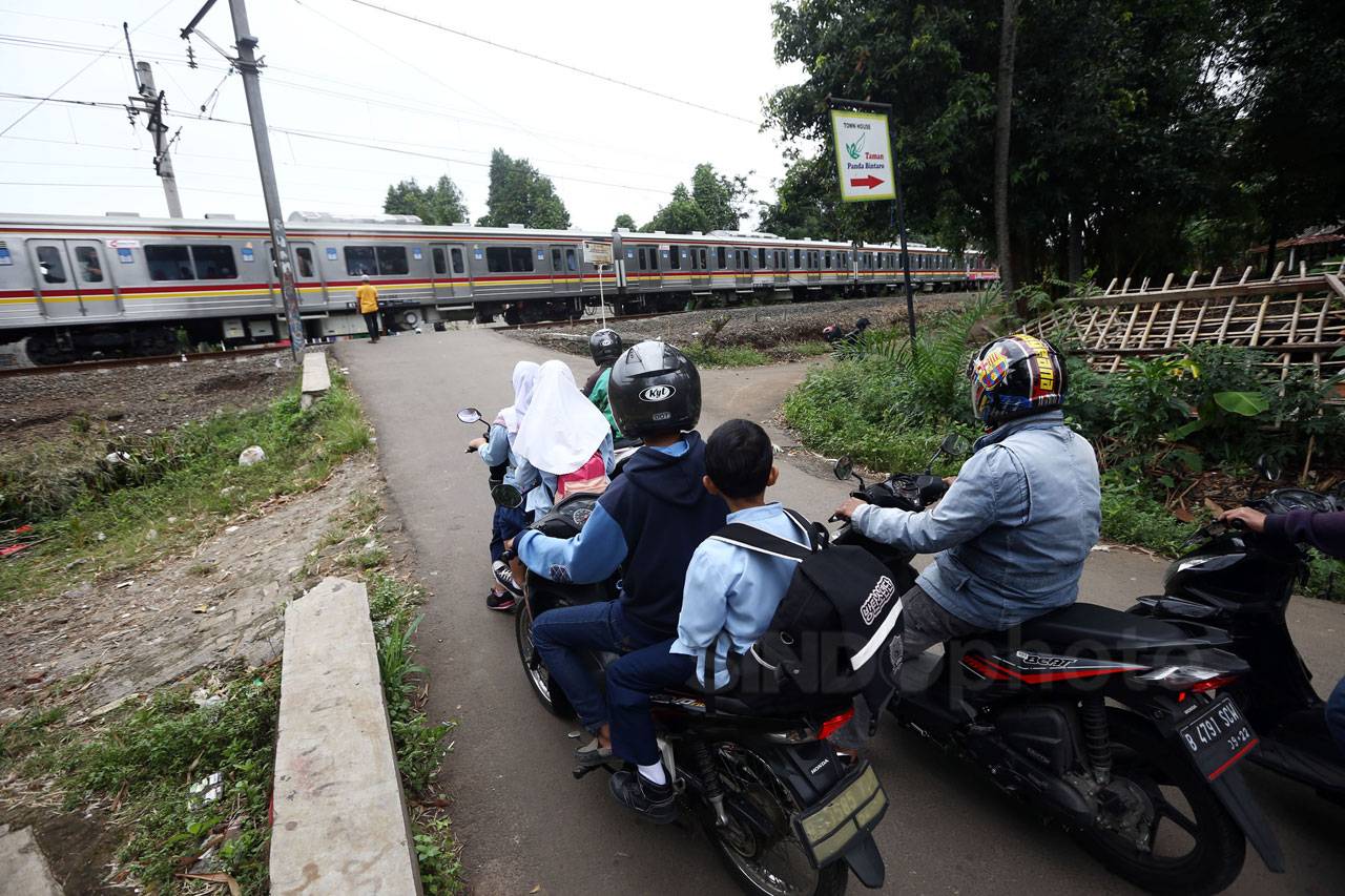 Pengatur Lalu Lintas...