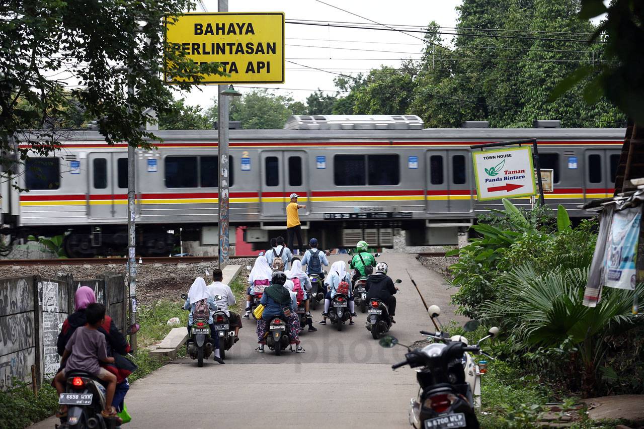 Pengatur Lalu Lintas...