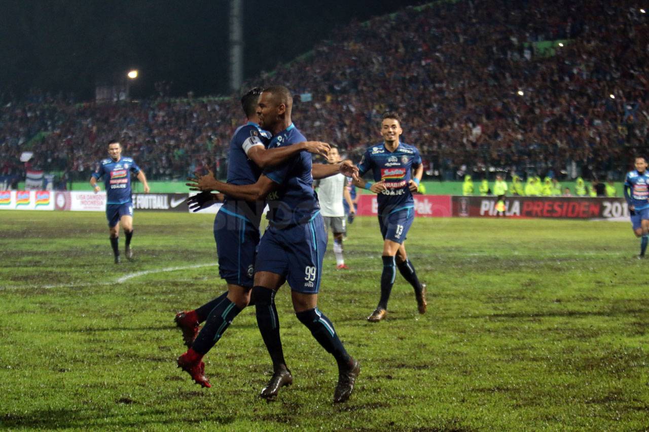 Arema FC dan Persela...
