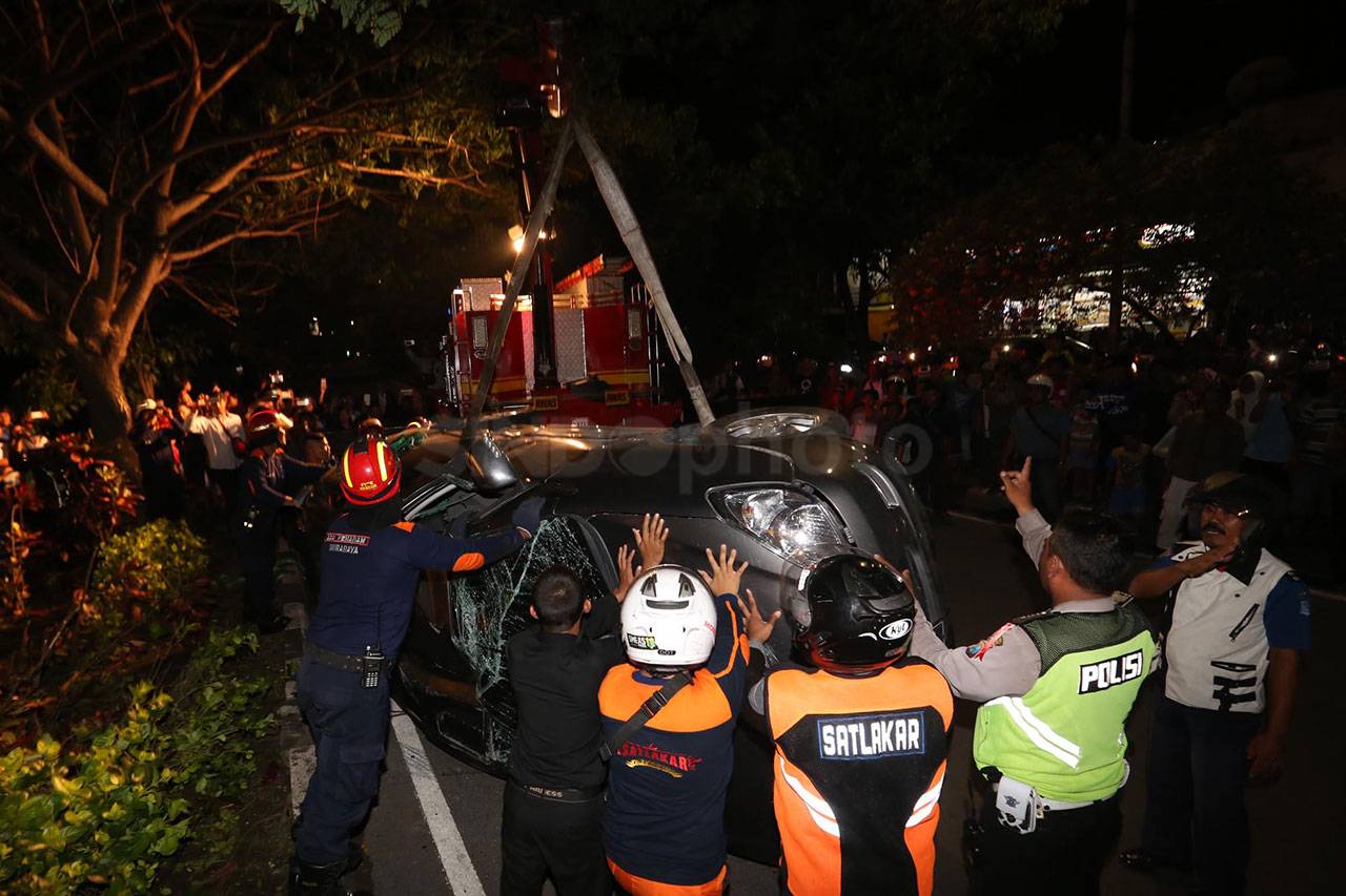 Mobil Masuk Selokan...