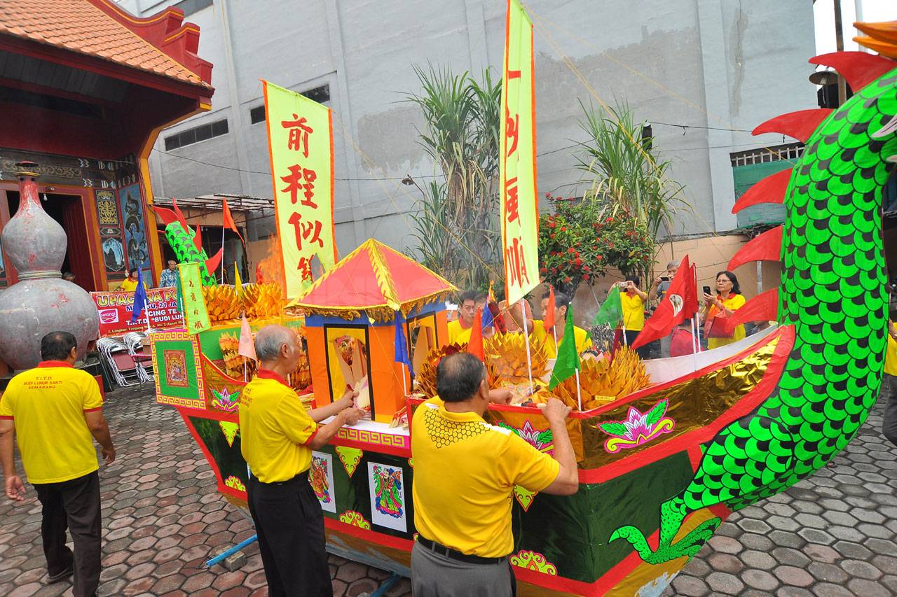 Umat Tri Dharma Gelar...