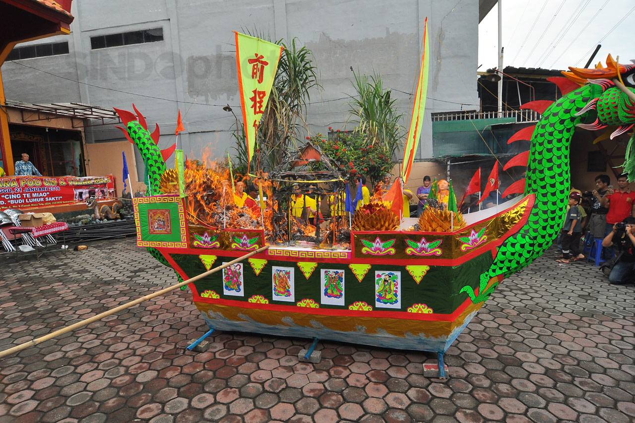 Umat Tri Dharma Gelar...