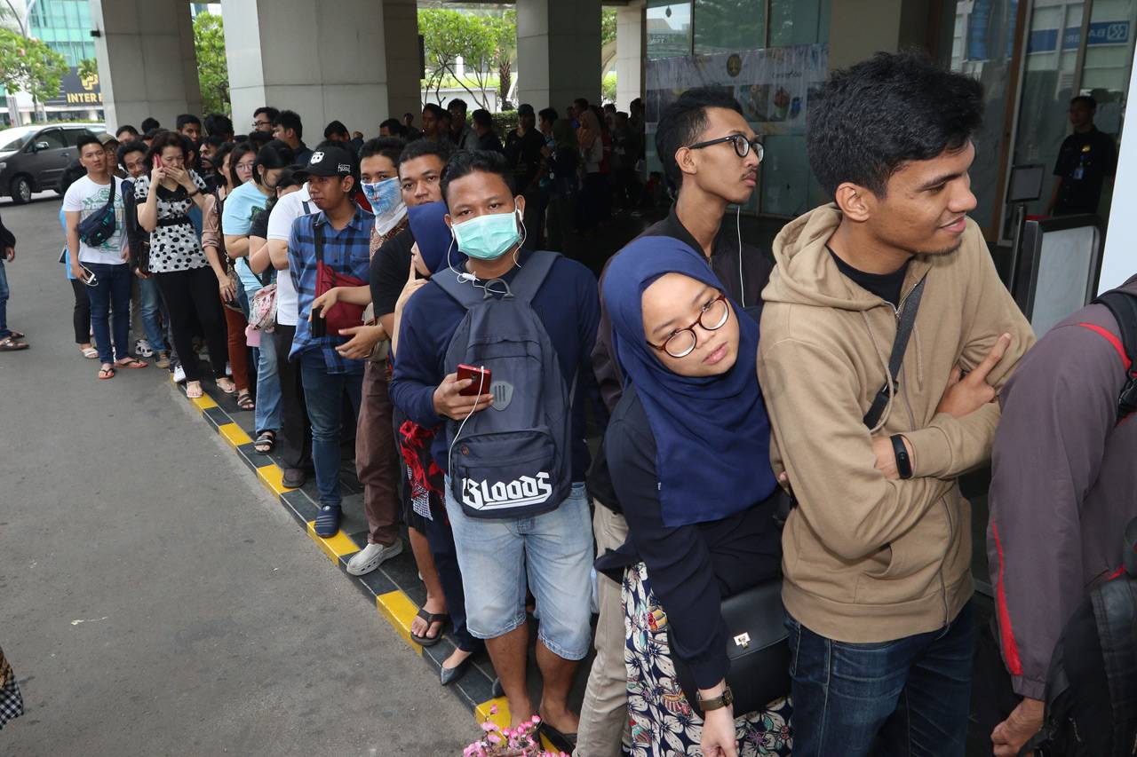 Antrian Pengunjung Mi...
