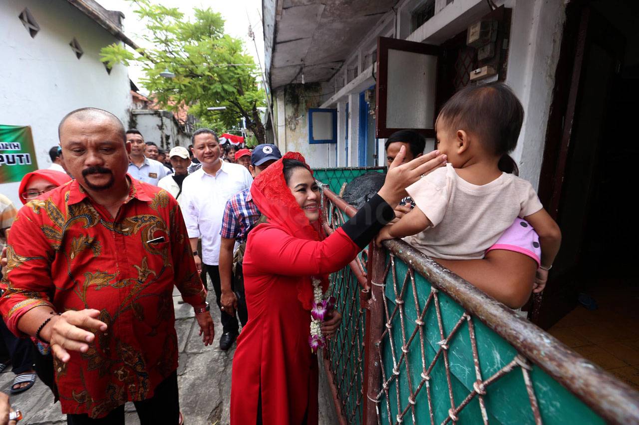 Puti Guntur Kunjungi...