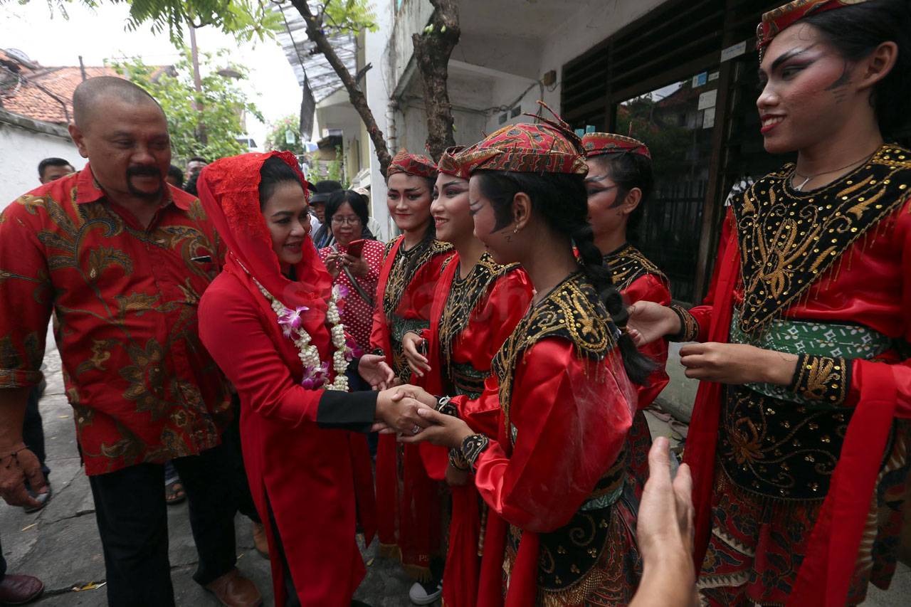 Puti Guntur Kunjungi...