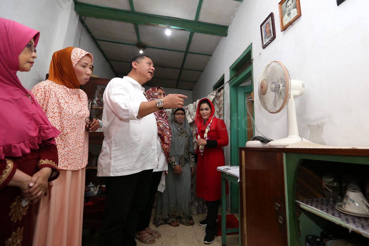 Puti Guntur Kunjungi...