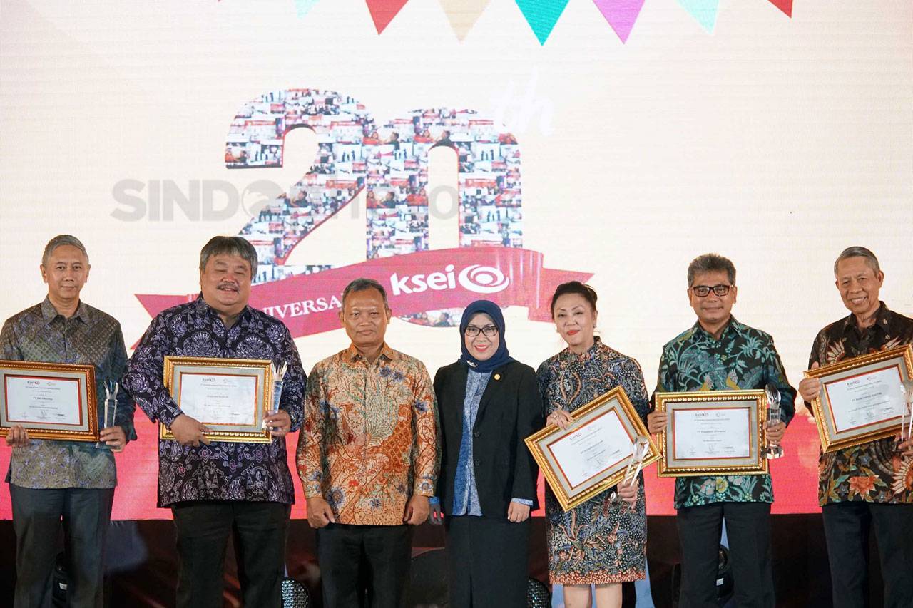 BCA Raih Dua Penghargaan...
