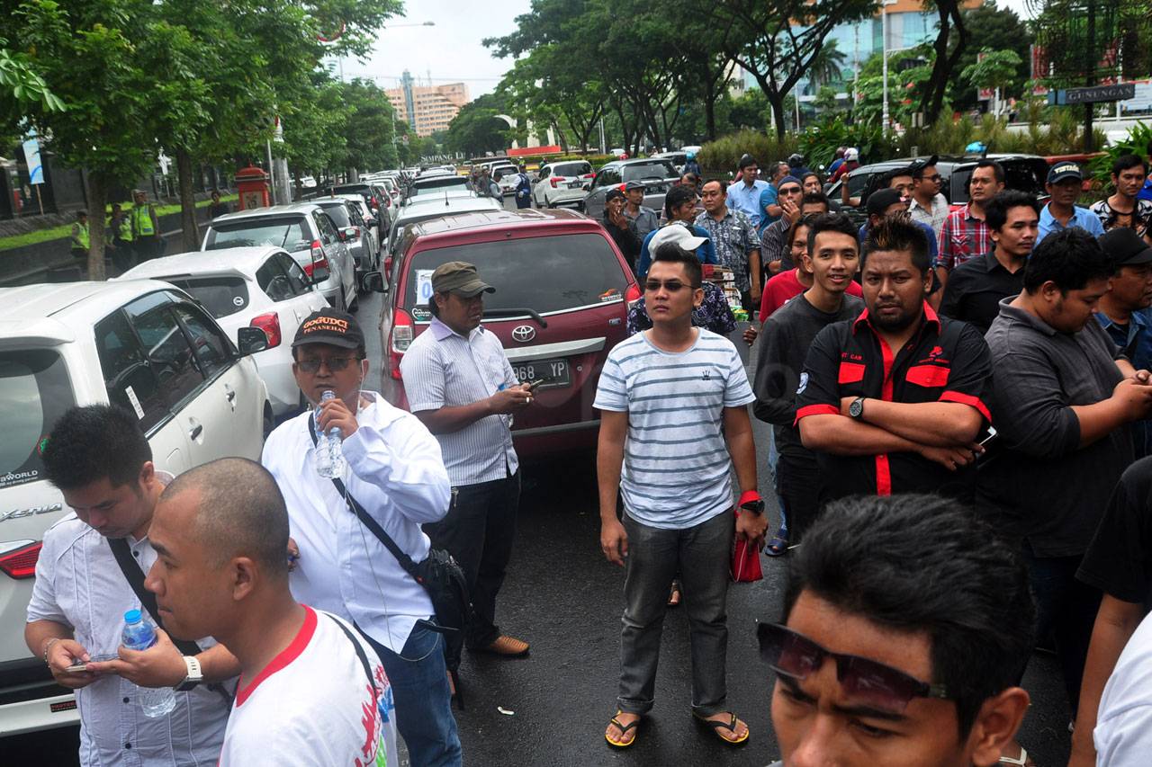 Ratusan Driver Online...