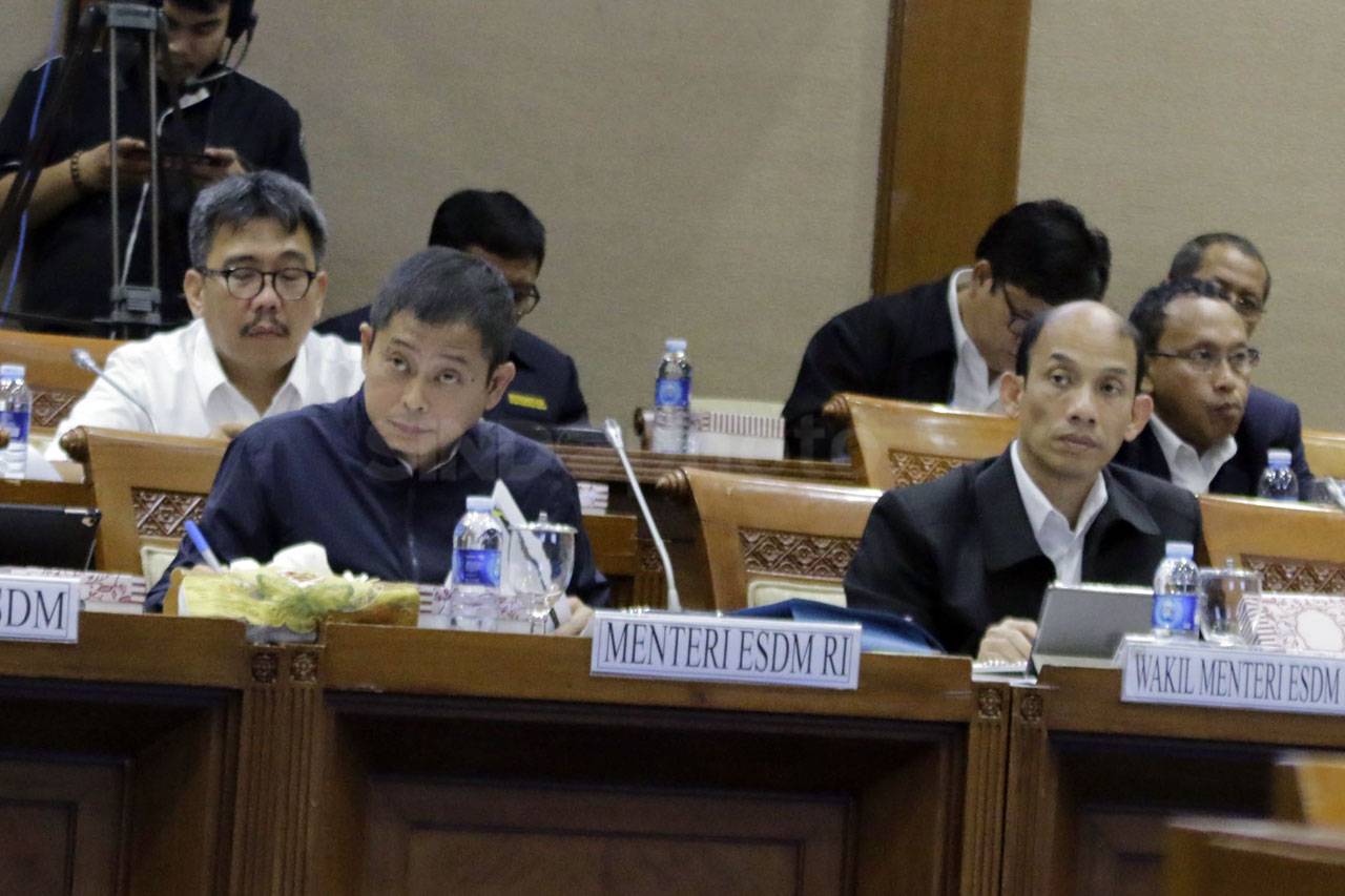 Menteri ESDM Raker dengan...