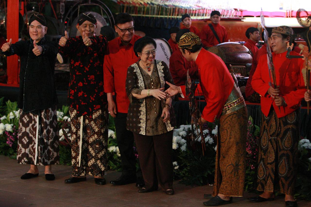Megawati Hadiri Pagelaran...