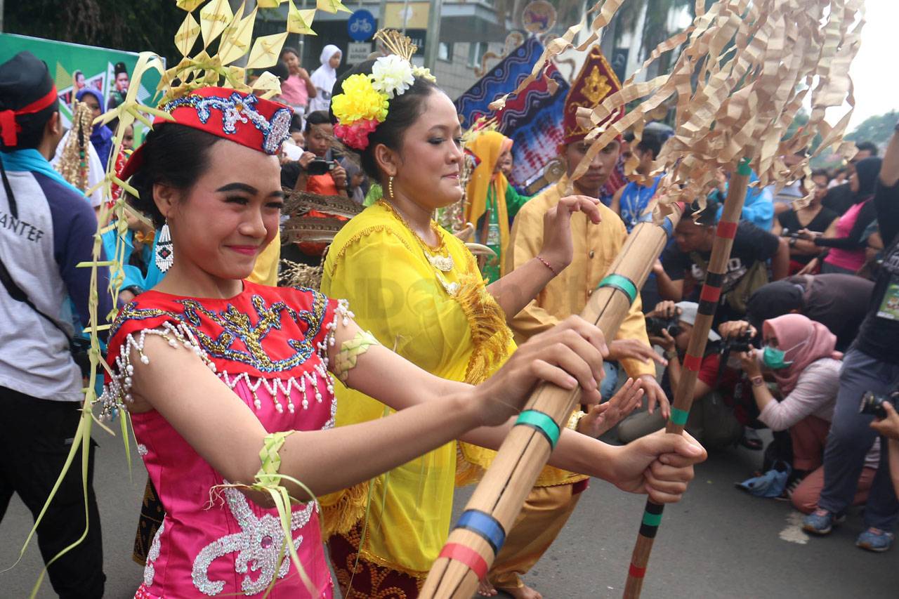 Kesenian Dayak Khas...