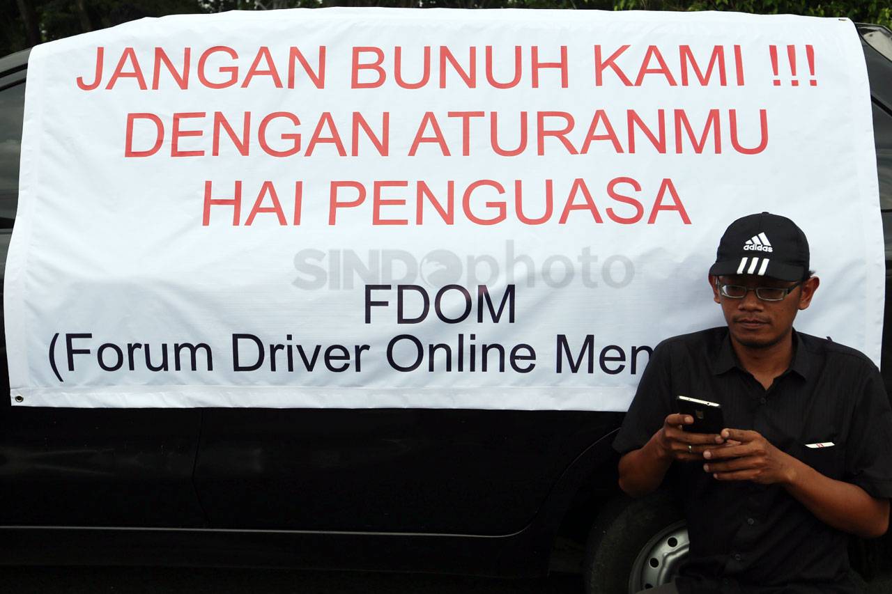 Sopir Taksi Online di...
