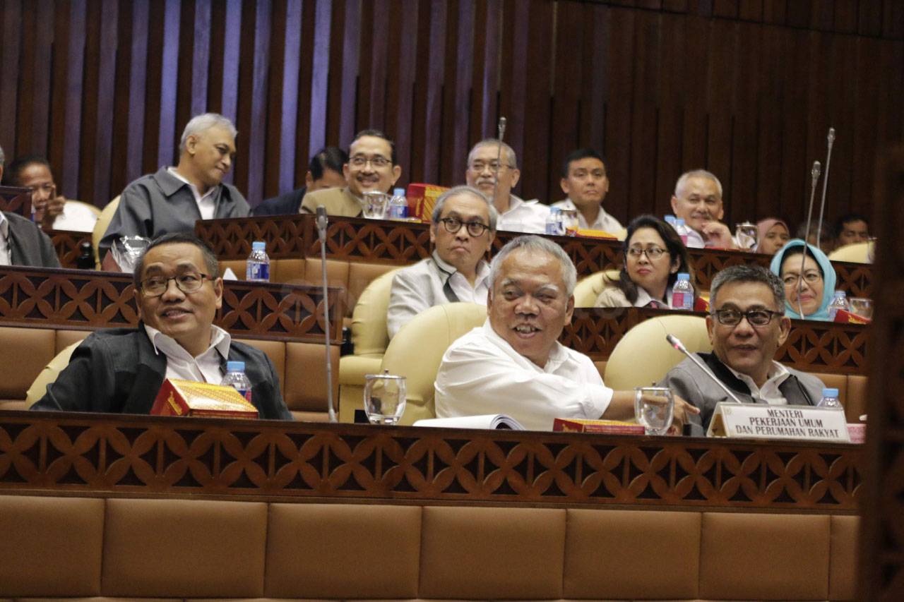 Menteri PUPR Raker dengan...