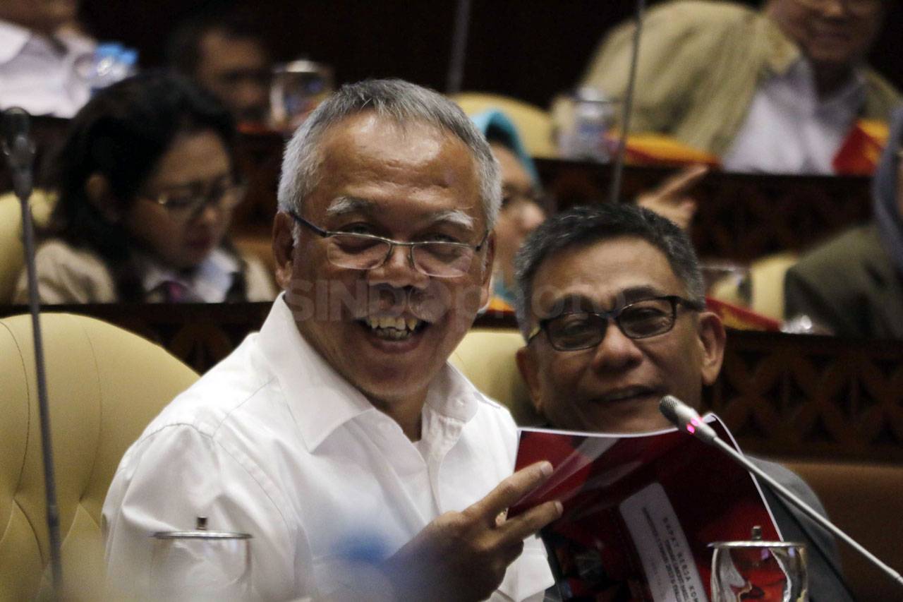 Menteri PUPR Raker dengan...
