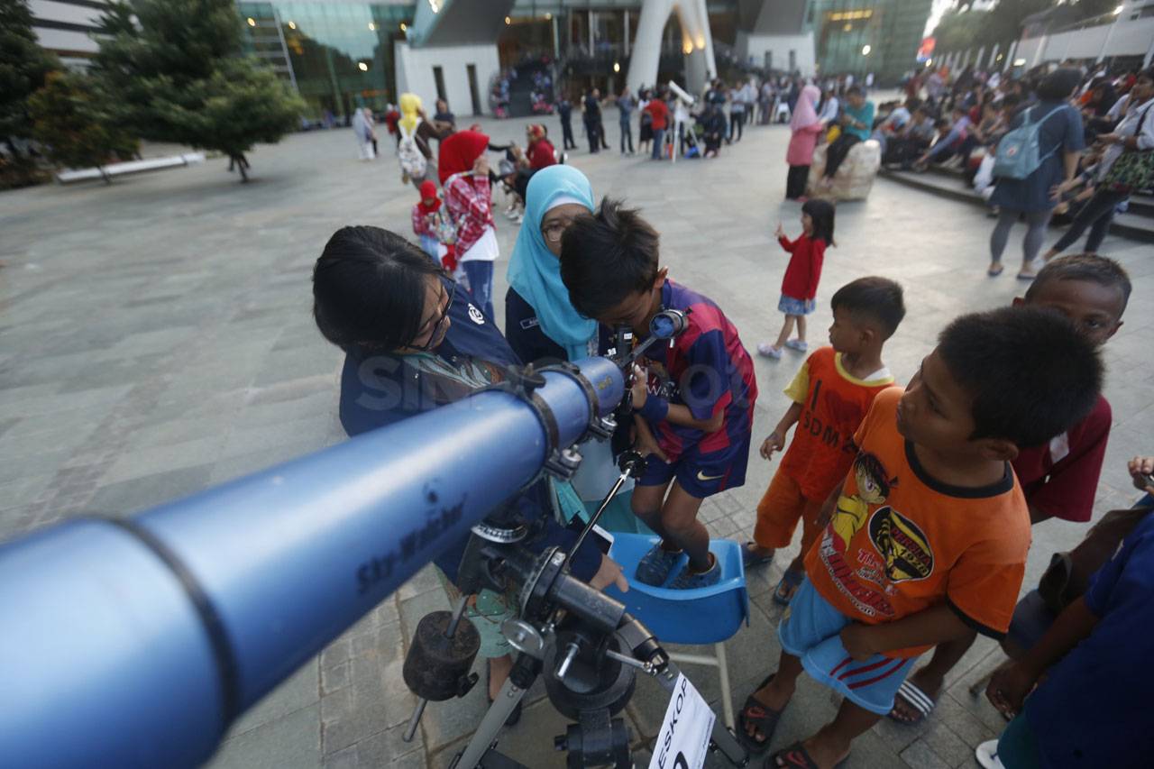 Warga Padati Planetarium...