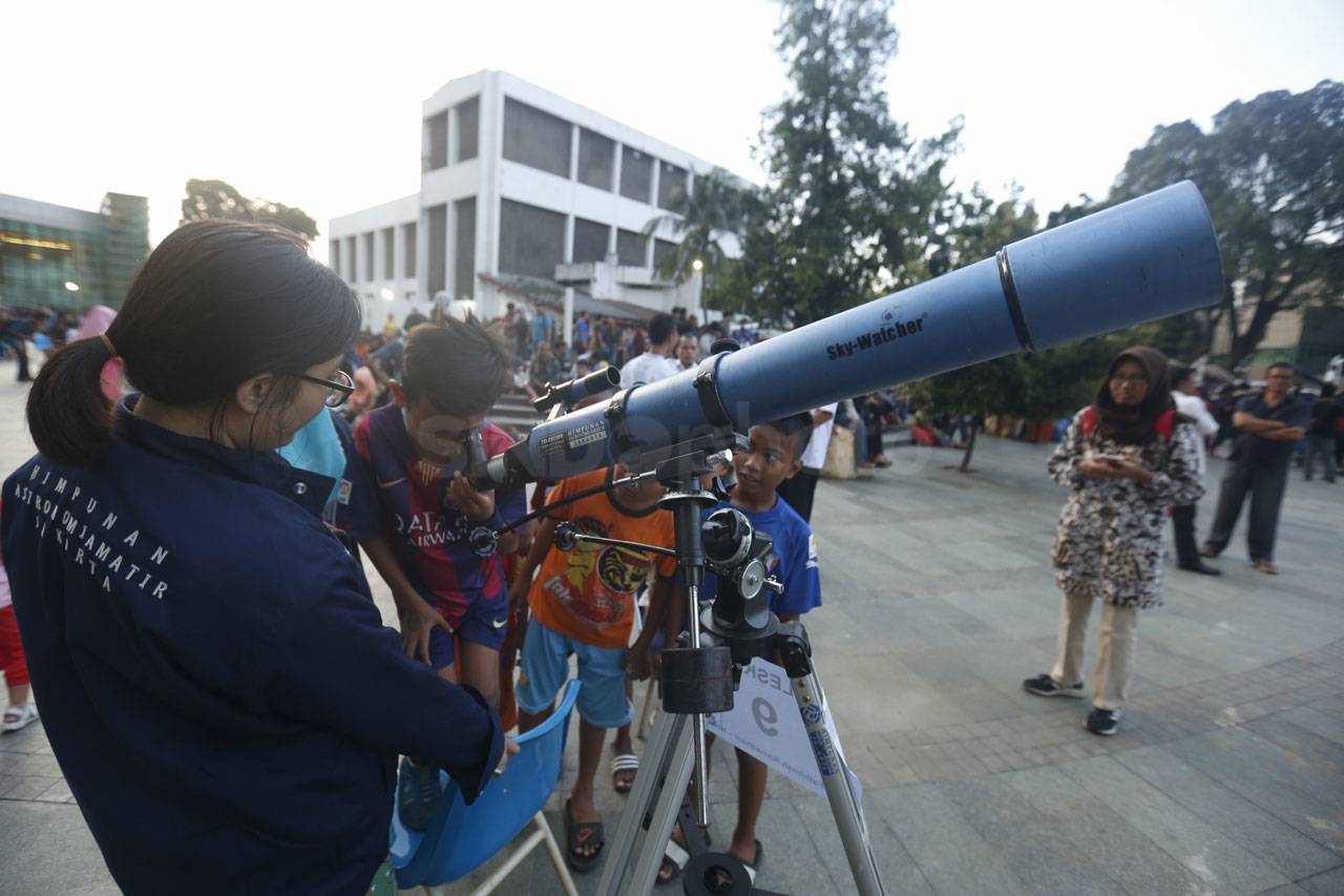 Warga Padati Planetarium...