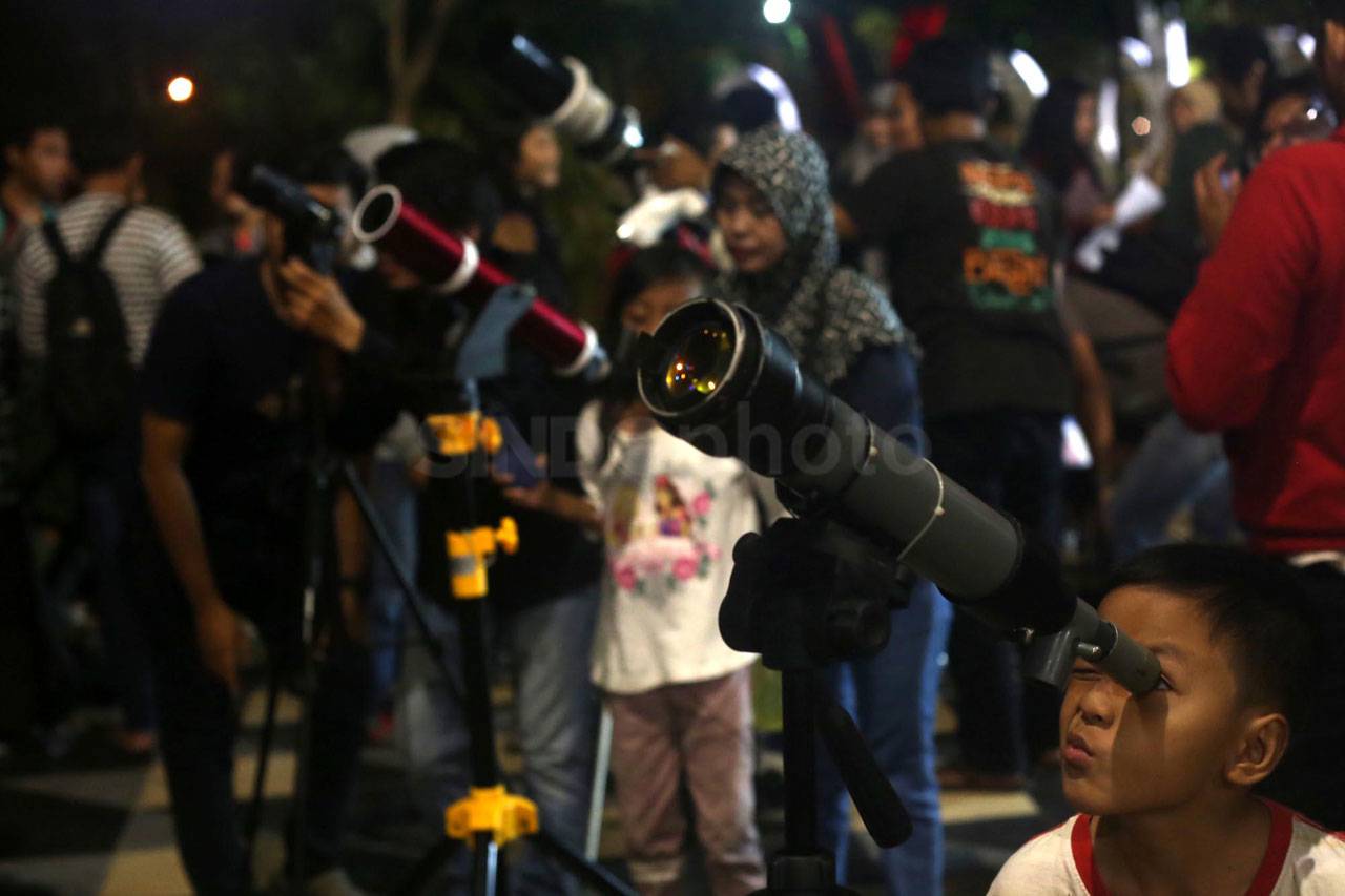 Gerhana Bulan Super...
