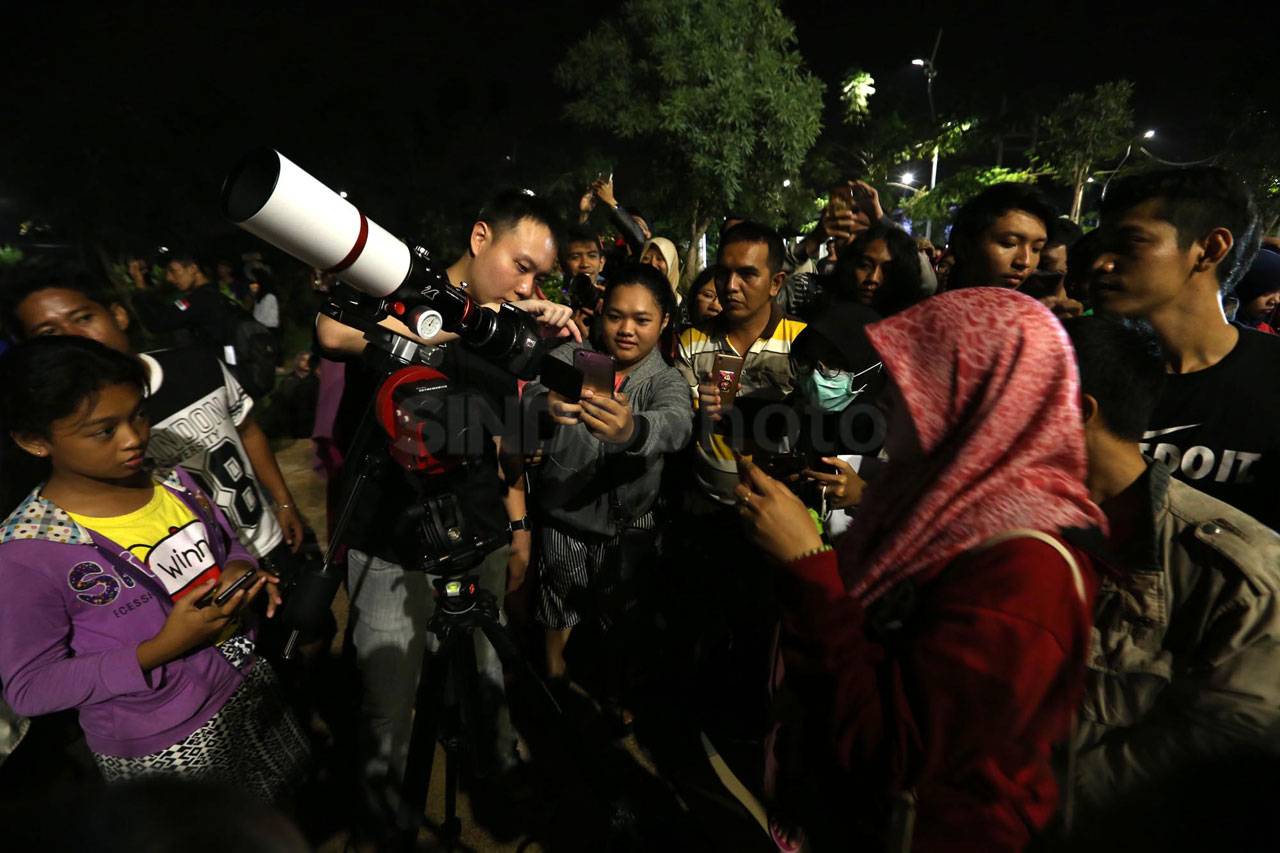 Gerhana Bulan Super...