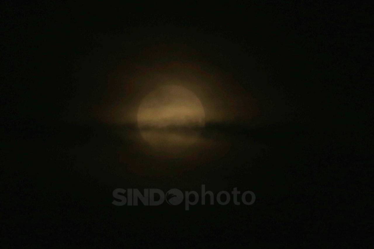 Gerhana Bulan Super...