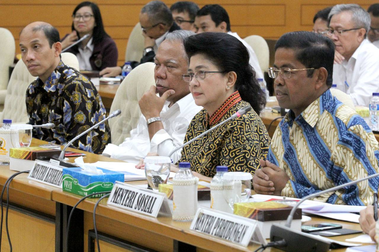 Empat Menteri Rapat...