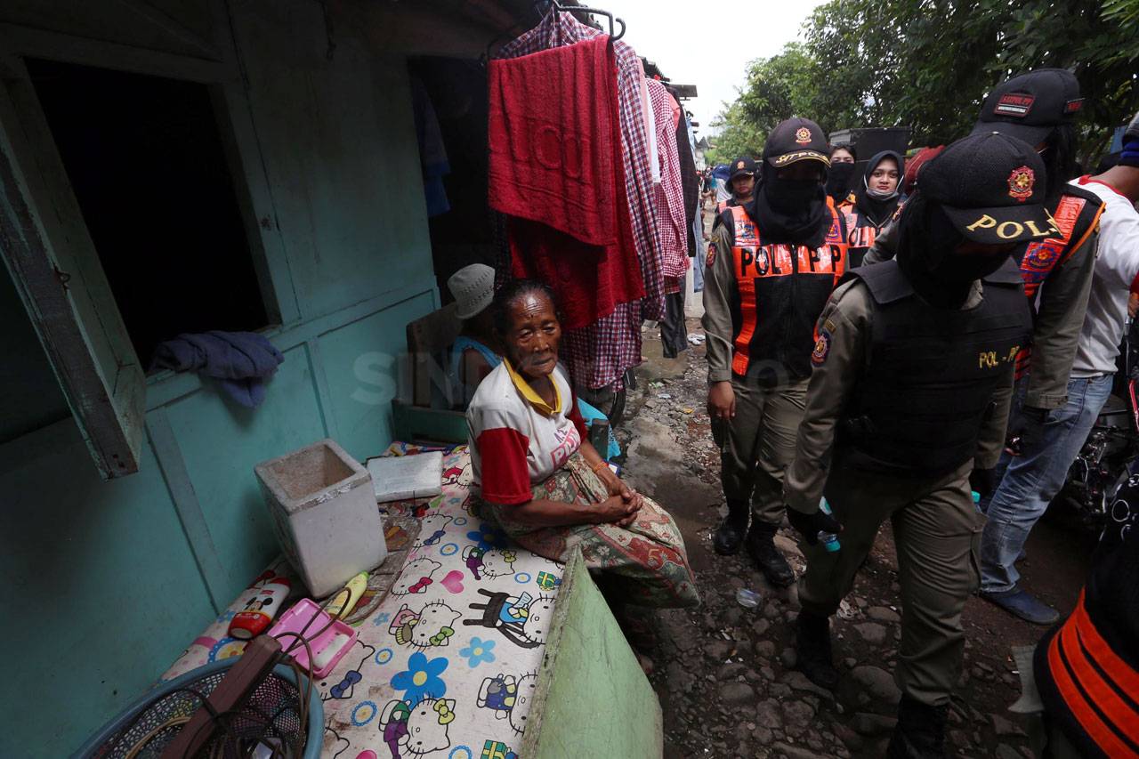 Ratusan Bangunan Liar...