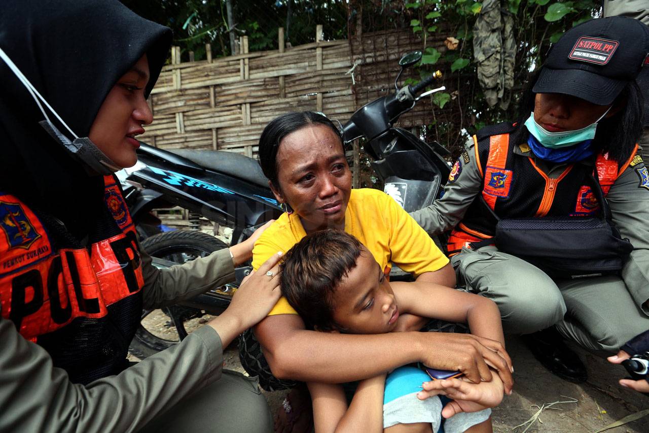 Ratusan Bangunan Liar...