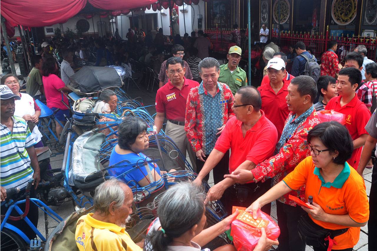 Jelang Imlek, Tay Kak...