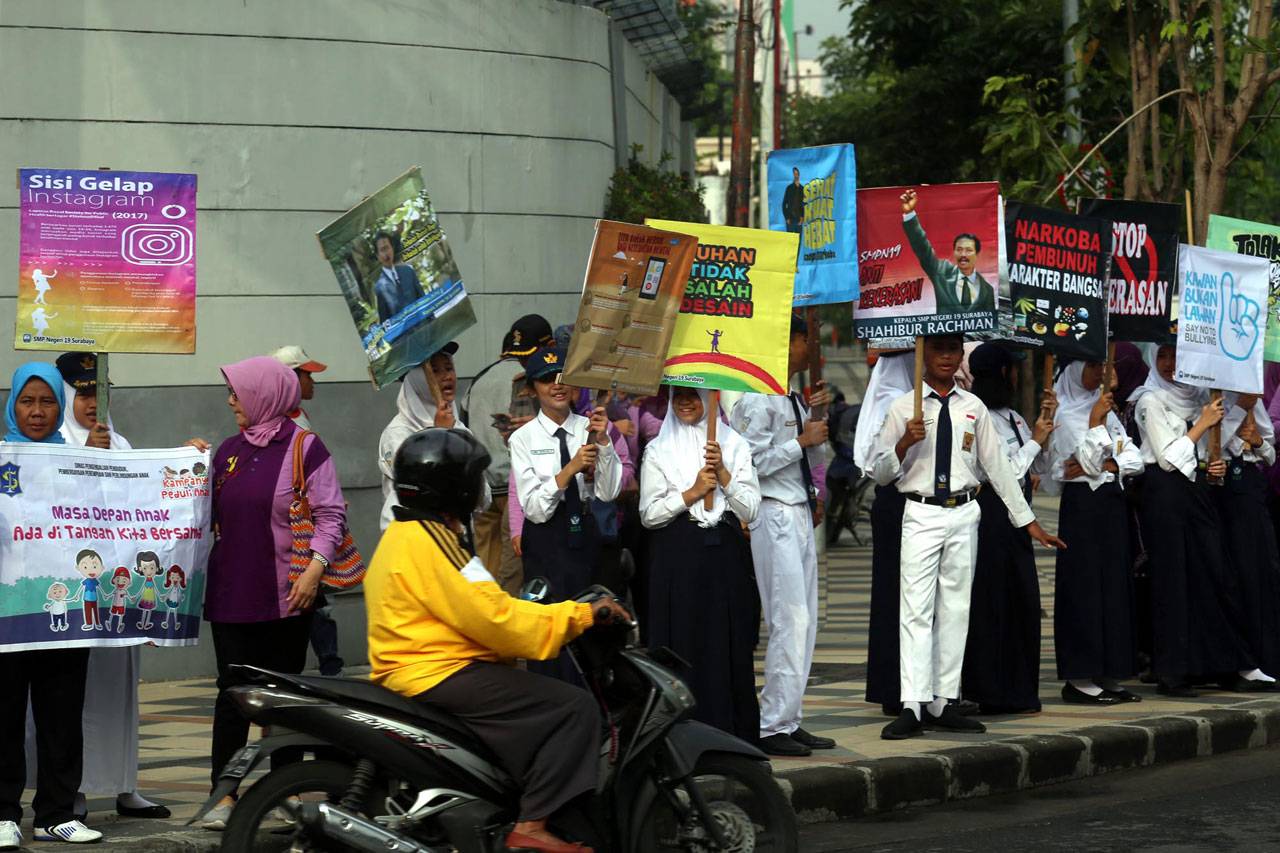 Pelajar dan Guru di...