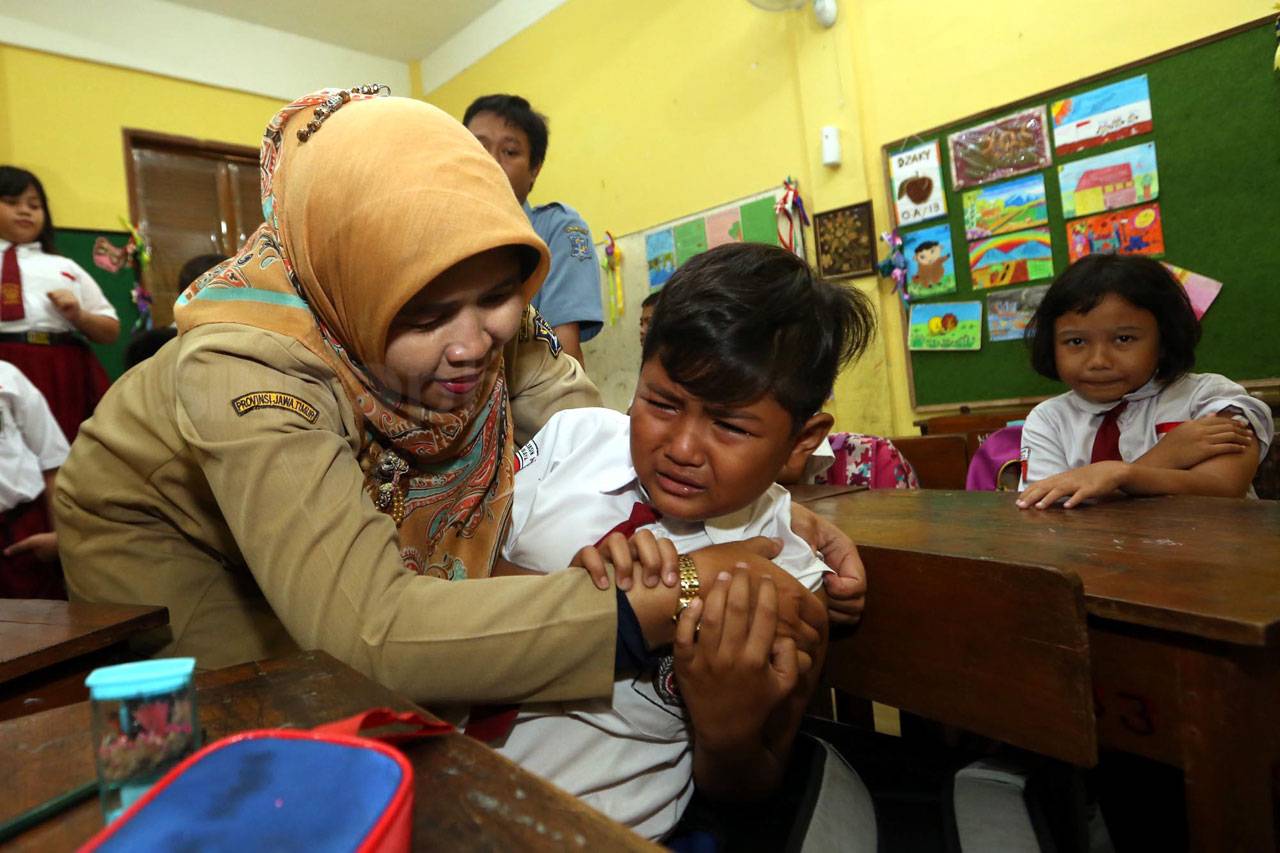 Siswa SDN Kaliasin Surabaya...