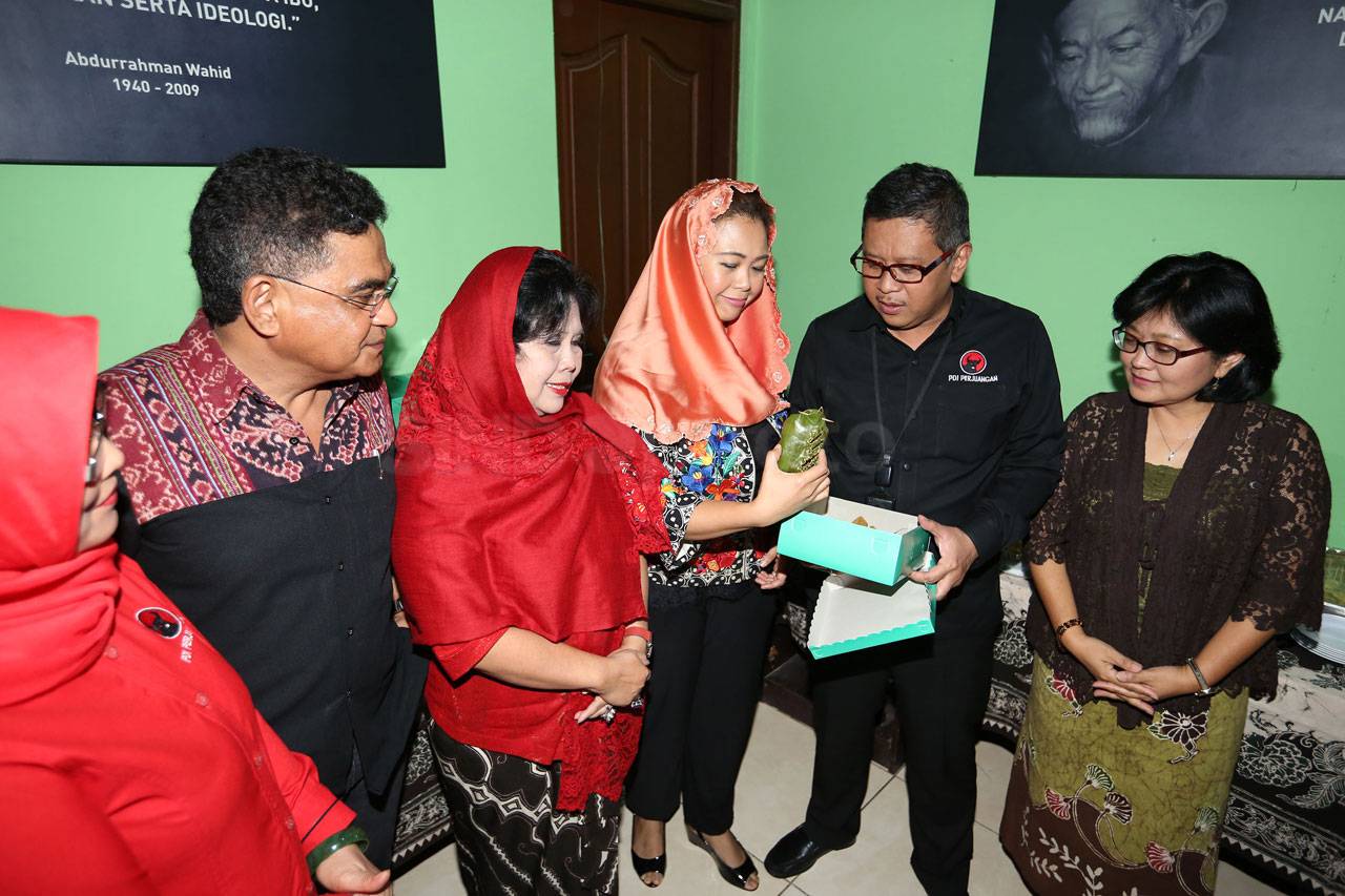 PDI Perjuangan Kunjungi...