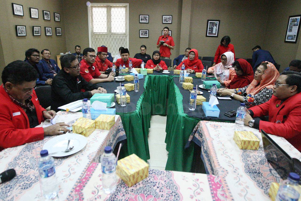PDI Perjuangan Kunjungi...