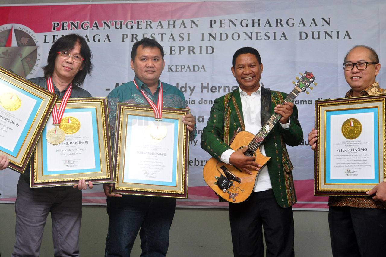 Rekor Penciptaan Gitar...