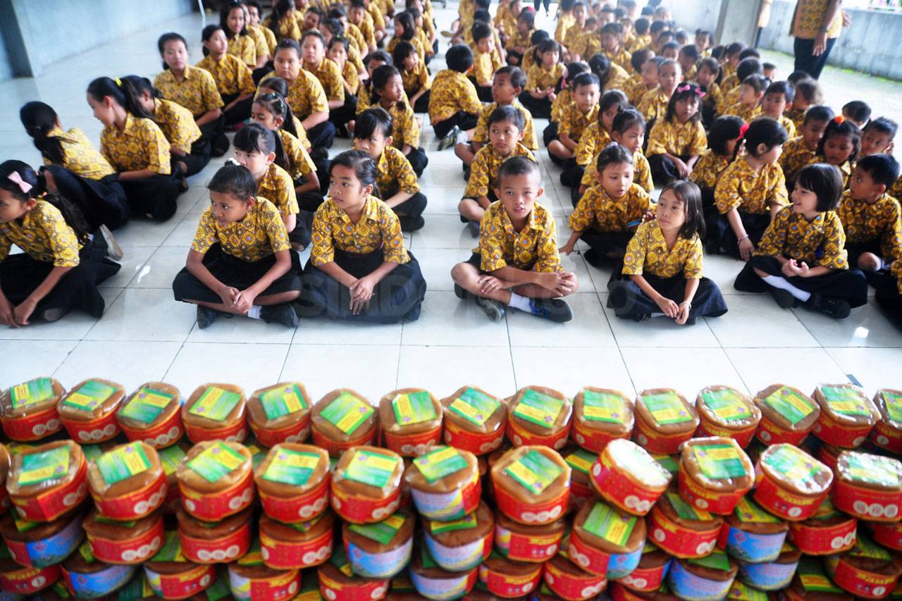 Tradisi Berbagi Kue...