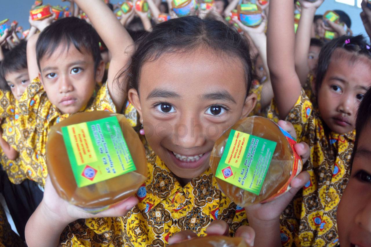 Tradisi Berbagi Kue...