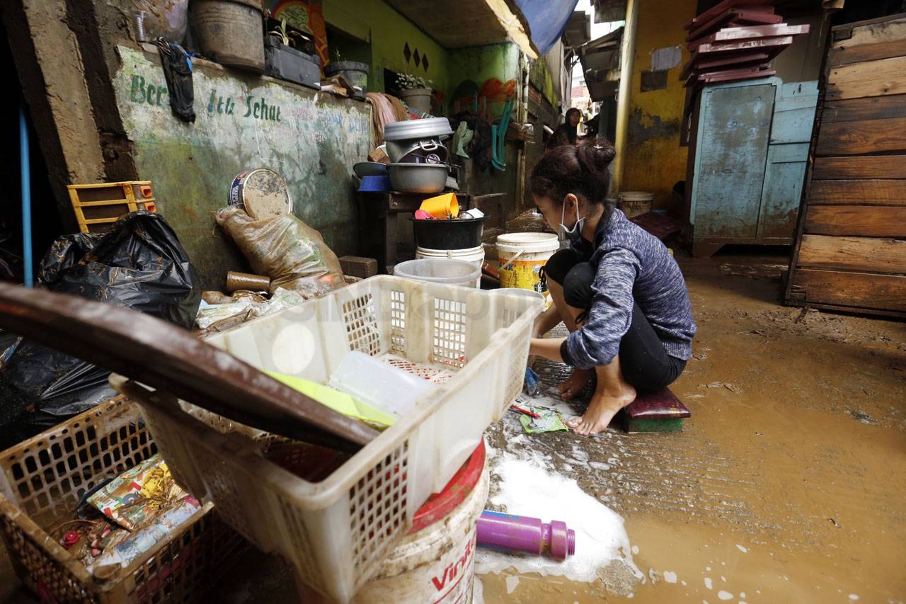 Warga Rawajati Jakarta...
