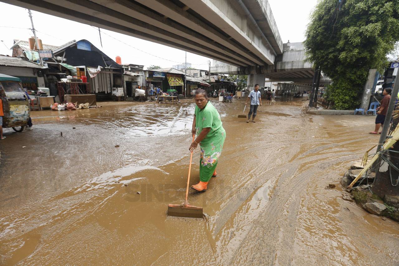 Warga Rawajati Jakarta...