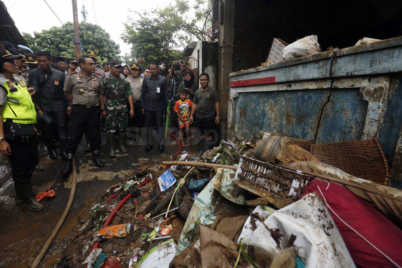 Wakapolri Tinjau Lokasi...
