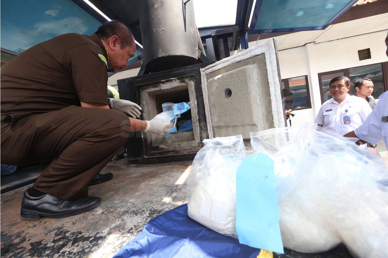 BNN Jatim Musnahkan...