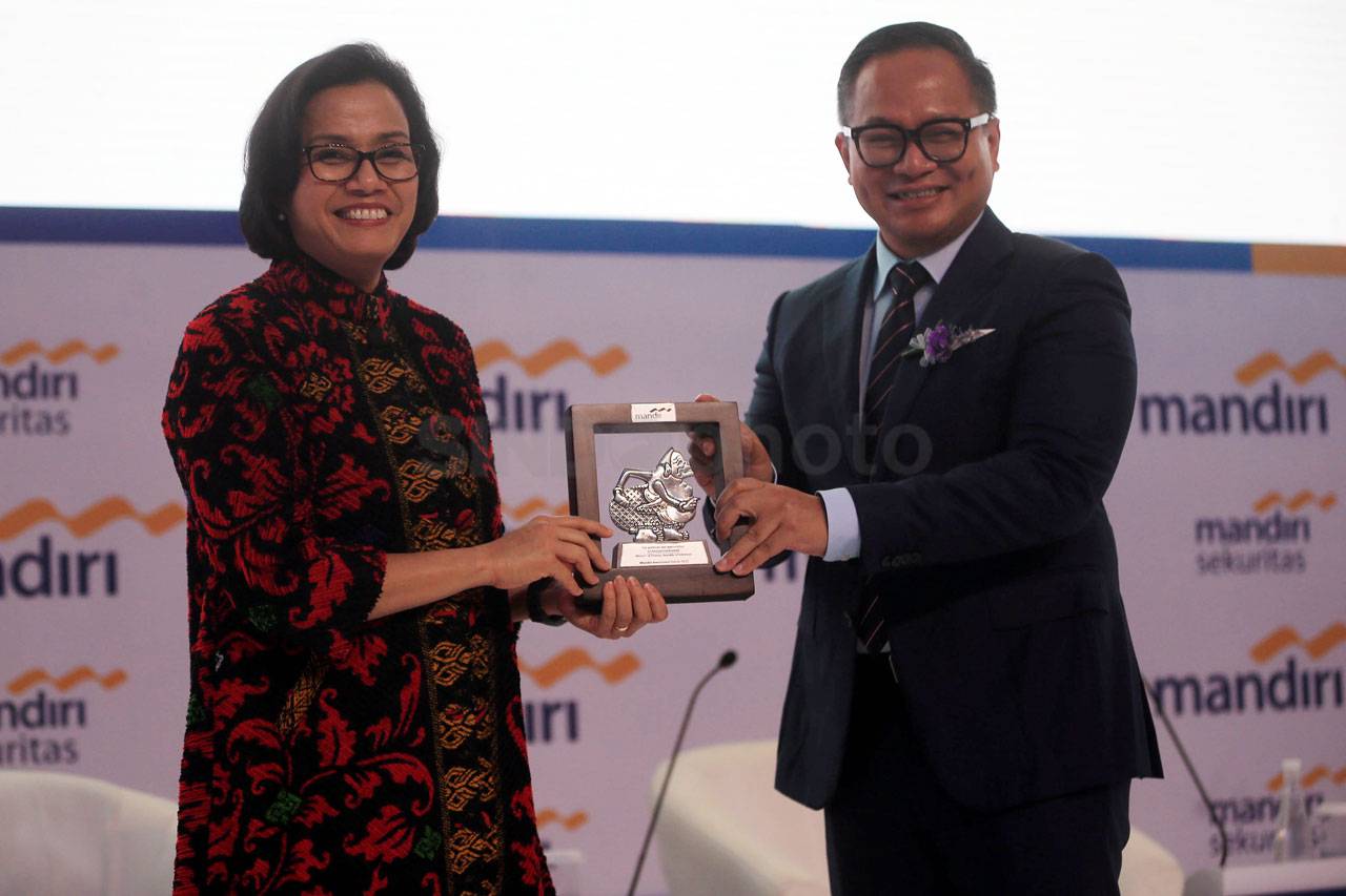 Menkeu Sri Mulyani Hadiri...