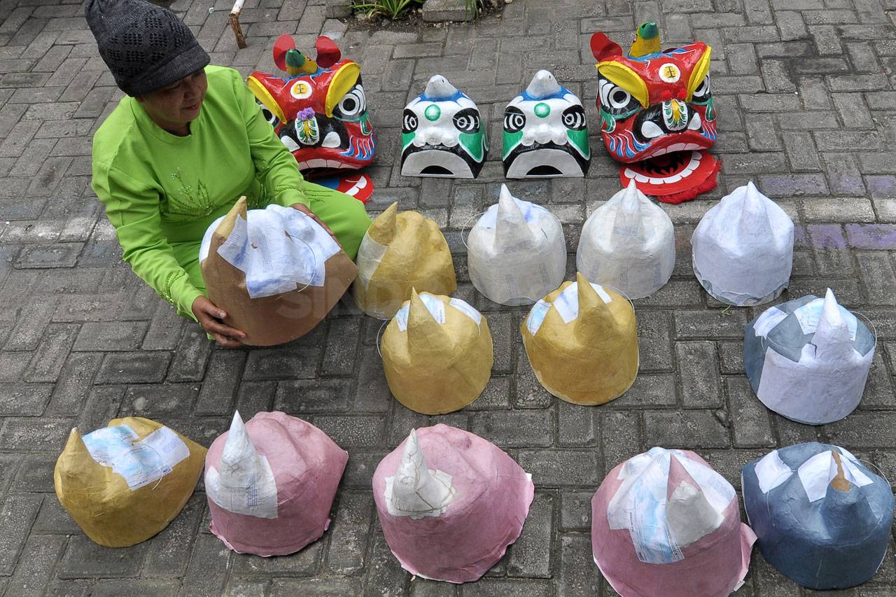 Jelang Imlek, Perajin...