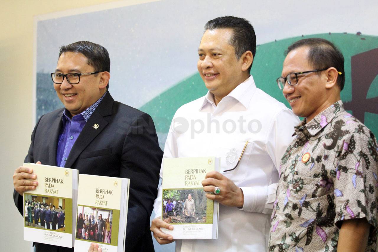 Fadli Zon Luncurkan...