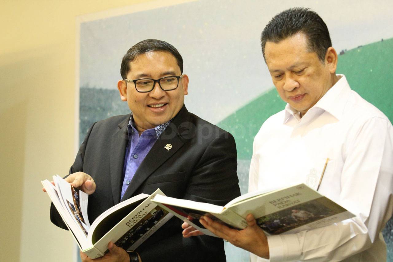 Fadli Zon Luncurkan...