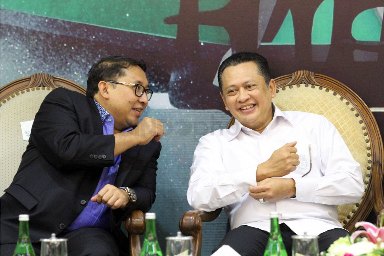 Fadli Zon Luncurkan...