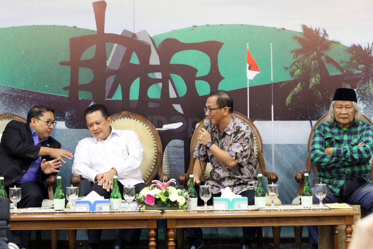 Fadli Zon Luncurkan...