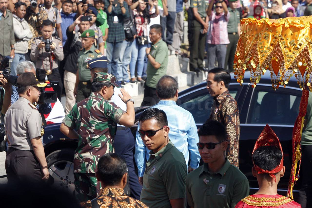 Presiden Jokowi Hadiri...