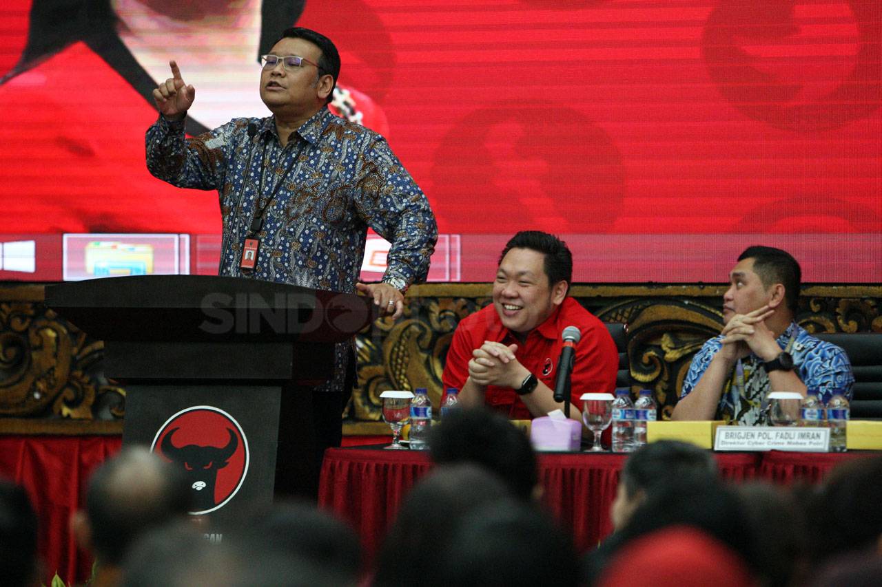 Melawan Hoax dengan...