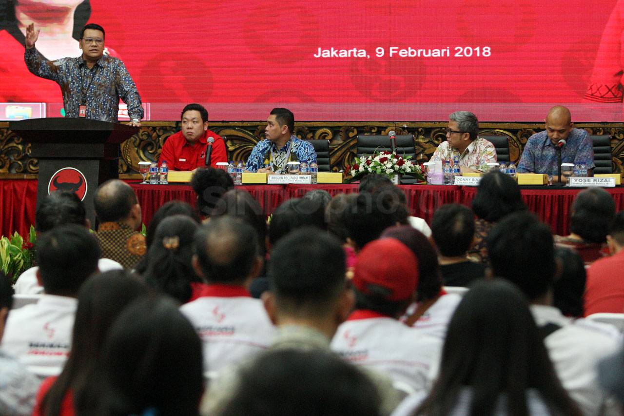 Melawan Hoax dengan...