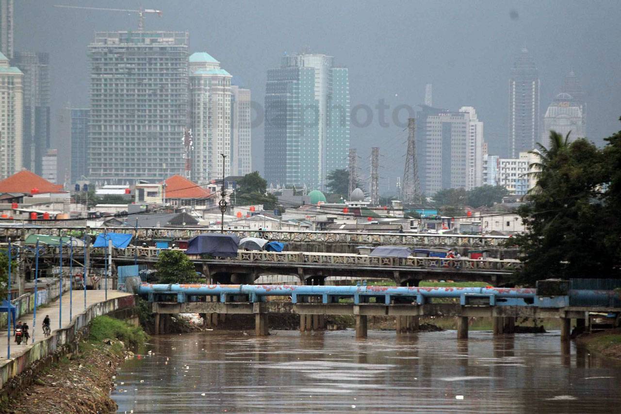 Pengerukan Sungai Ciliwung...