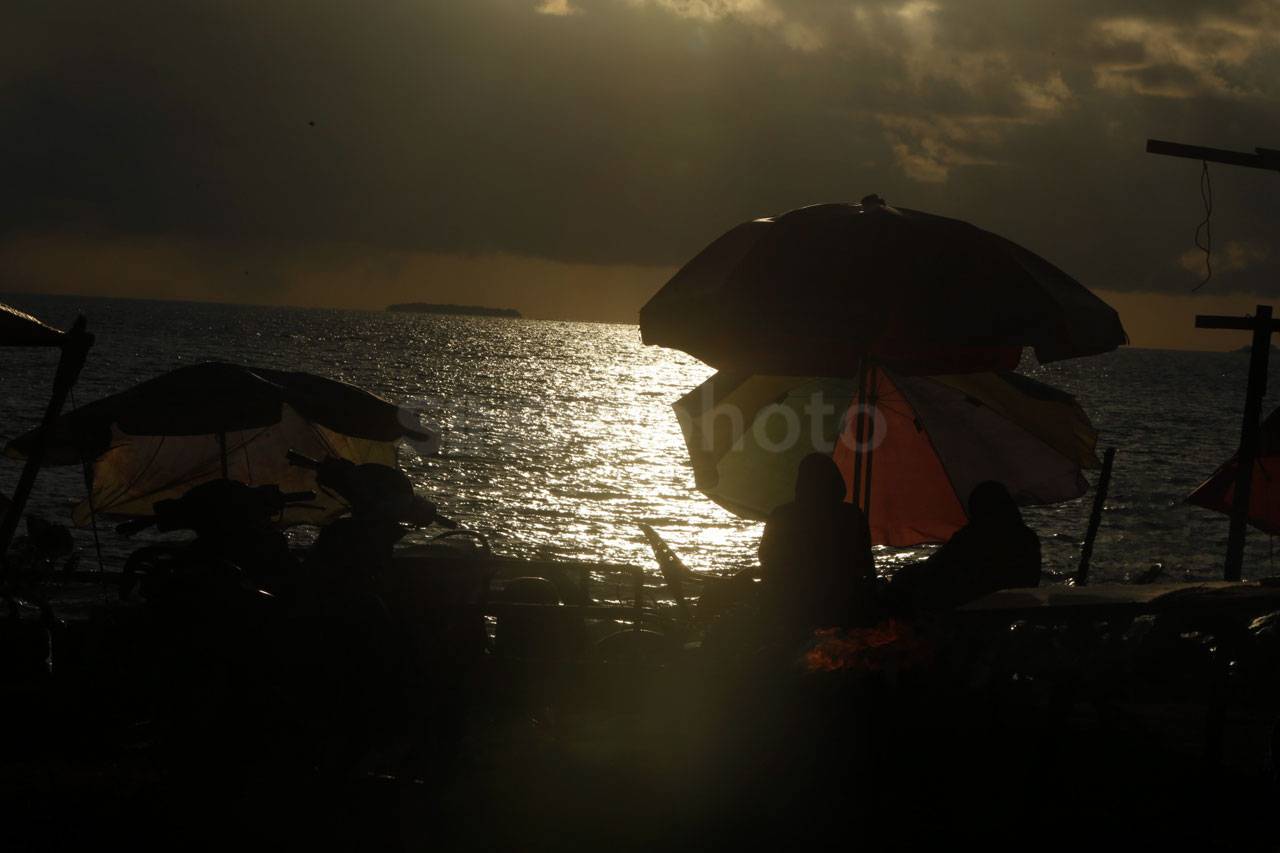 Menikmati Sunset di...